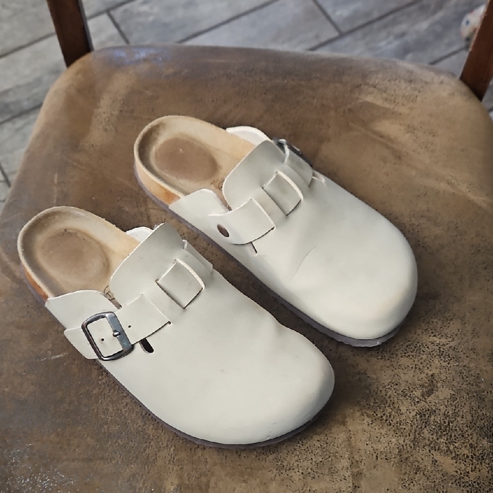 Tan Slip On Clogs with Buckle Size 7 5